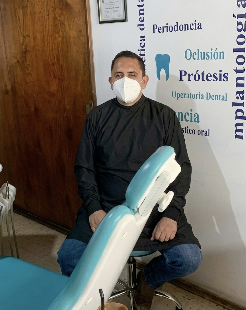 Dr. Jesús Pérez — Cirujano Dentista, Centro Dental La Sierra
